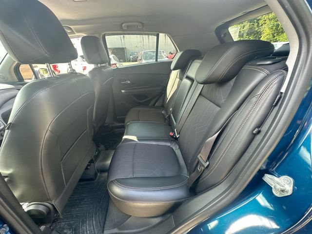 Used 2020 Chevrolet Trax LT w/ LT Convenience Package FWD image 28