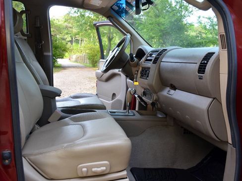 Used 2008 Nissan Frontier LE w/ Leather Pkg image 15