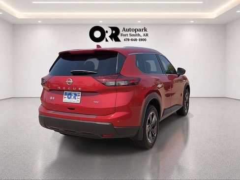 Used 2024 Nissan Rogue SV w/ SV Premium Package FWD image 5