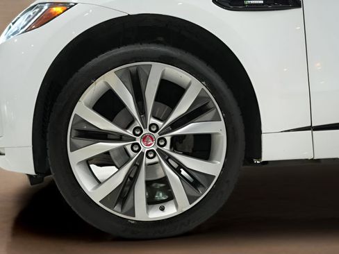 Used 2020 Jaguar F-PACE R-Sport image 16