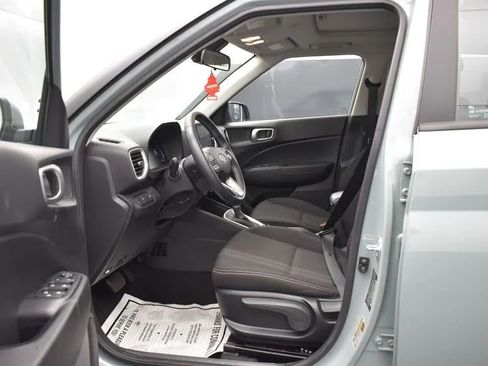 Used 2025 Hyundai Venue SEL image 14