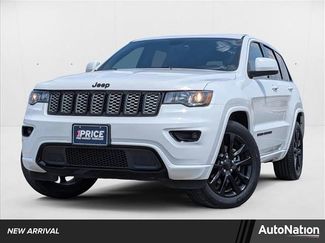 Used 2017 Jeep Grand Cherokee Altitude image 1