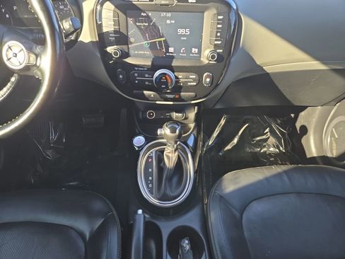 Used 2019 Kia Soul + w/ Primo Package FWD image 13