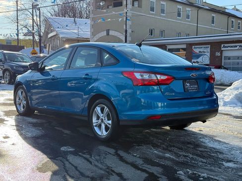 Used 2013 Ford Focus SE w/ SE Winter Pkg image 5