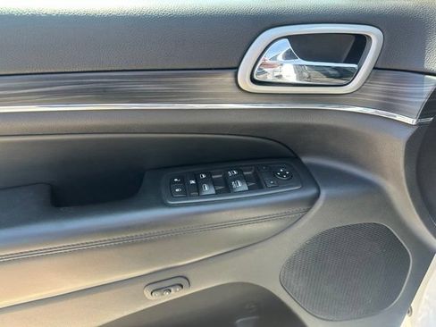 Used 2020 Jeep Grand Cherokee Limited w/ Luxury Group II AWD/4WD image 17