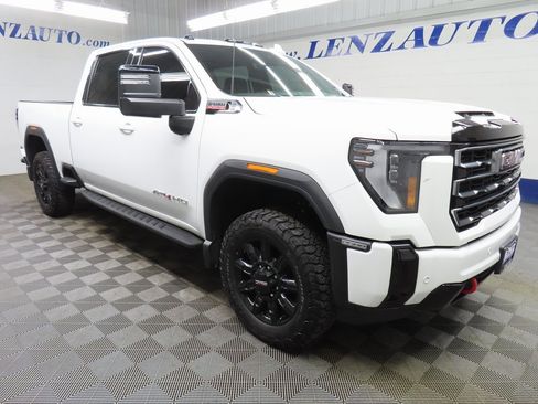 Used 2025 GMC Sierra 2500 AT4 w/ AT4 Premium Plus Package image 3