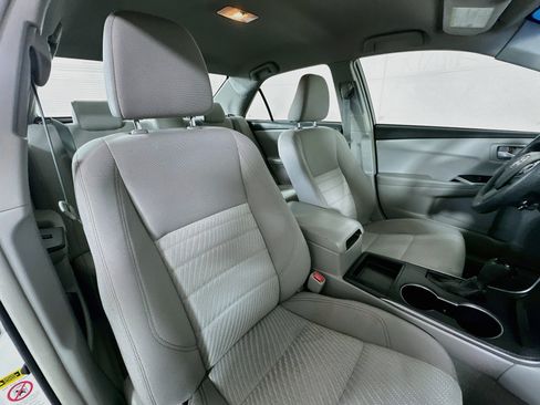 Used 2017 Toyota Camry LE FWD image 25