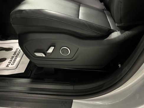 Used 2025 Hyundai Santa Fe SEL image 11