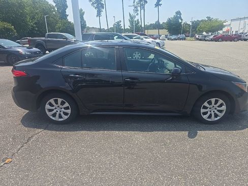Used 2024 Toyota Corolla LE FWD image 4