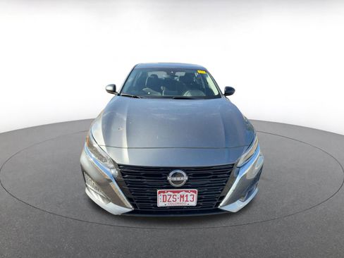 Used 2025 Nissan Altima 2.5 SV image 2