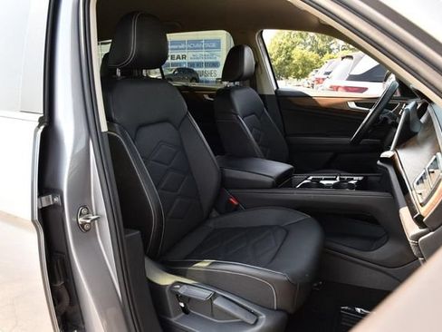 Used 2025 Volkswagen Atlas SE AWD/4WD image 20