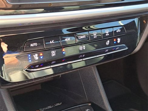 Used 2022 Chevrolet Bolt EUV LT w/ Convenience Package image 8