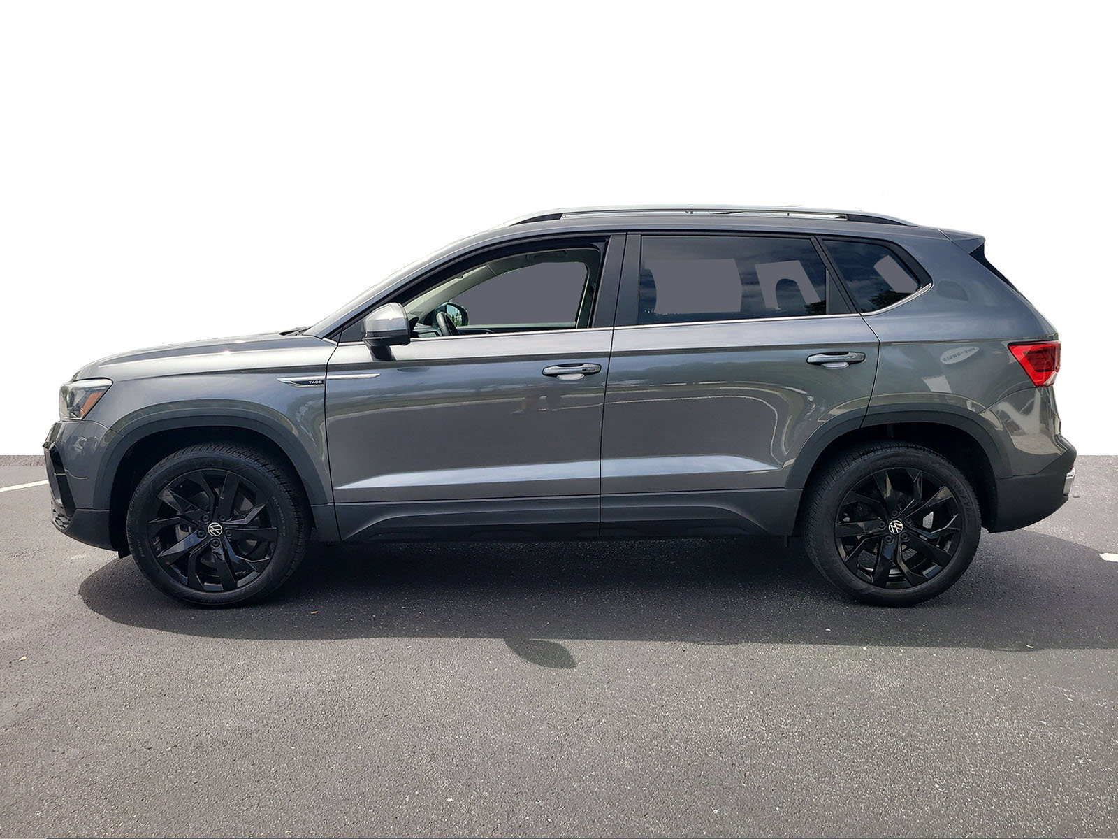 Used 2023 Volkswagen Taos SE w/ Panoramic Sunroof Package FWD image 5