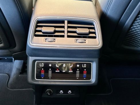 Used 2022 Audi e-tron Premium w/ Convenience Plus Package image 24