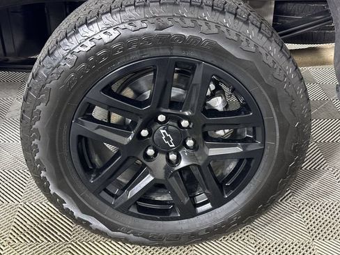 Used 2025 Chevrolet Silverado 1500 LT Trail Boss w/ Convenience Package II AWD/4WD image 34