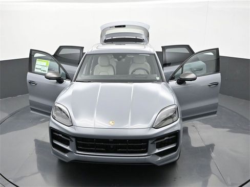 New 2025 Porsche Cayenne S image 36