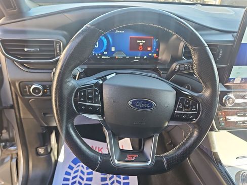 Used 2022 Ford Explorer ST w/ ST Street Pack image 15