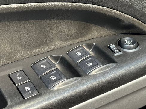Used 2022 Chevrolet Colorado LT w/ LT Convenience Package RWD image 11