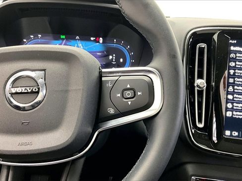 Used 2023 Volvo XC40 B5 Ultimate w/ Climate Package image 21
