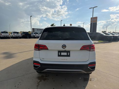 Used 2024 Volkswagen Taos SE FWD image 4