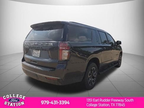 Used 2022 Chevrolet Suburban Z71 w/ Luxury Package AWD/4WD image 4