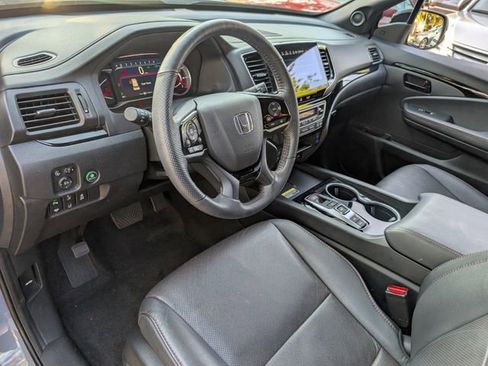 Used 2024 Honda Passport Black Edition image 11