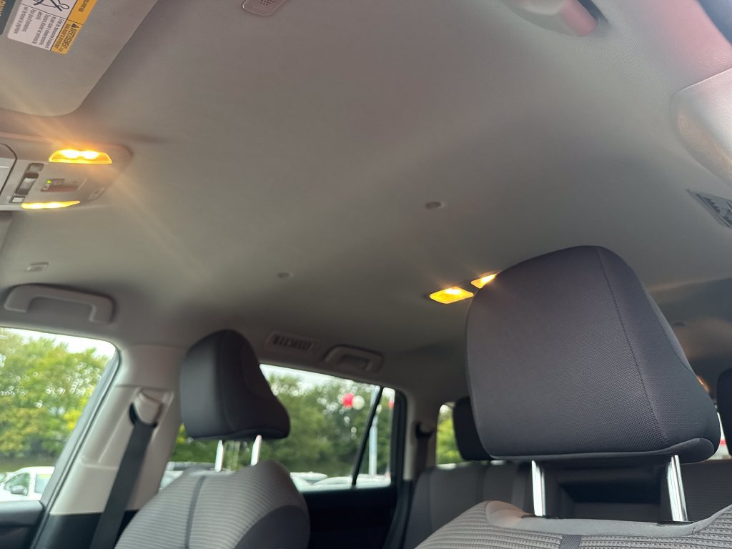 Used 2025 Toyota Highlander LE AWD/4WD image 17