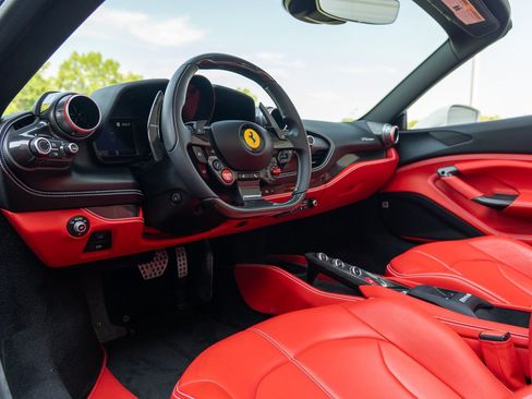 Used 2022 Ferrari F8 Tributo RWD image 36