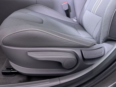 Used 2025 Hyundai Elantra SEL w/ Cargo Package image 14