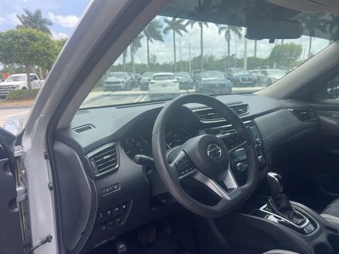 Used 2020 Nissan Rogue SV AWD/4WD image 18