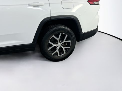 Used 2023 Jeep Grand Cherokee L Limited AWD/4WD image 31