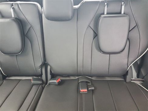 New 2026 Chrysler Pacifica Limited w/ Uconnect Theater Family Group image 11