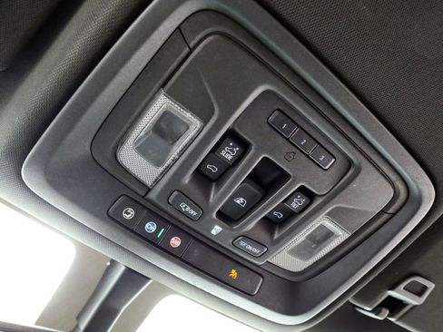 Used 2022 GMC Sierra 2500 AT4 w/ AT4 Preferred Package AWD/4WD image 33