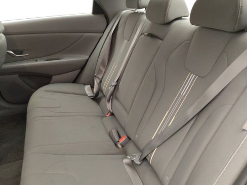 Used 2025 Hyundai Elantra SEL FWD image 18