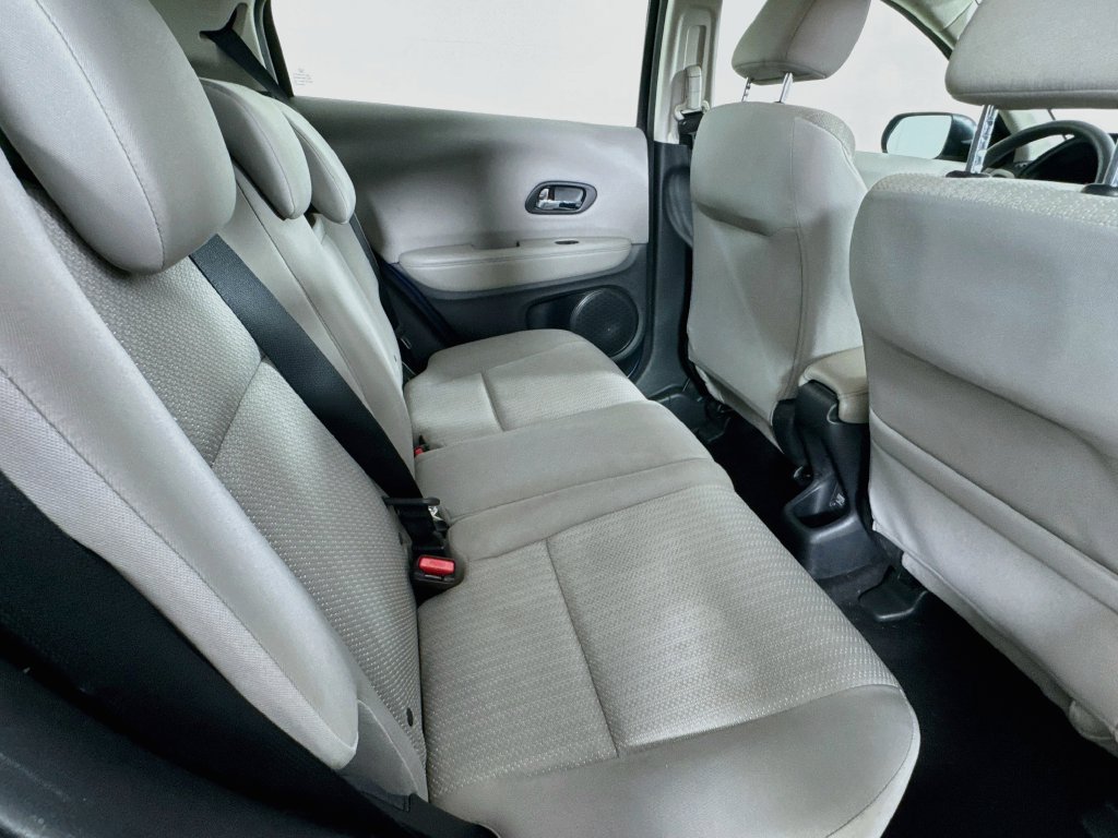 Used 2016 Honda HR-V LX image 28