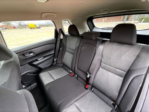 Used 2024 Nissan Rogue SV image 29