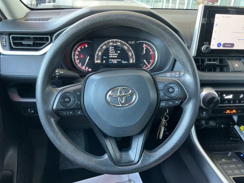 Used 2025 Toyota RAV4 LE AWD/4WD image 9
