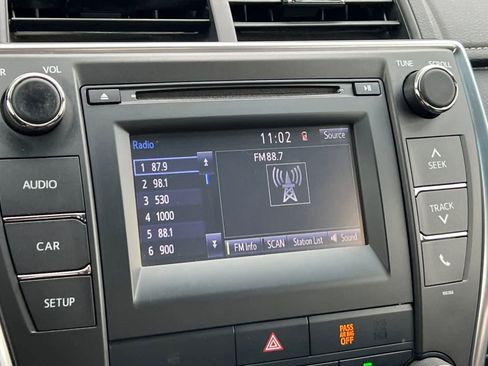 Used 2015 Toyota Camry LE image 18