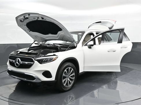 Used 2025 Mercedes-Benz GLC 300 4MATIC image 52