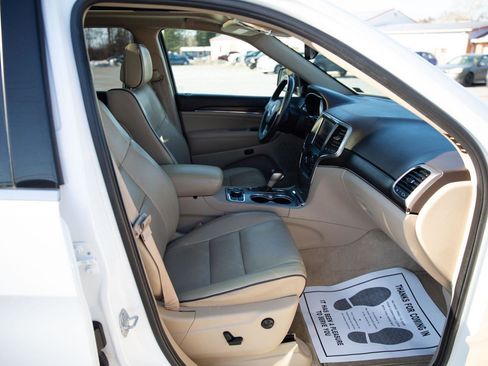 Used 2018 Jeep Grand Cherokee Overland image 19