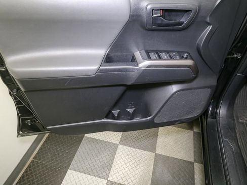 Used 2023 Toyota Tacoma SR5 AWD/4WD image 38
