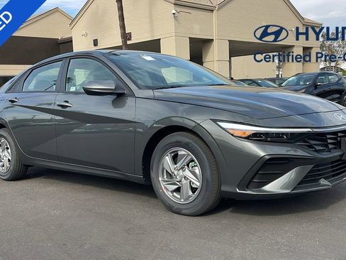 Used 2026 Hyundai Elantra SE FWD image 1