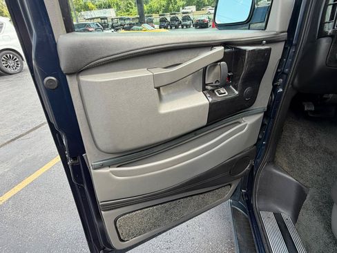 Used 2017 Chevrolet Express 2500 RWD image 13