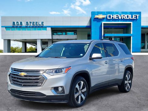Used 2020 Chevrolet Traverse LT w/ LT Premium Package image 3