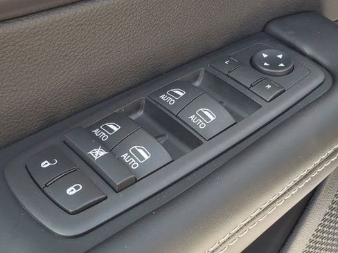 New 2026 Chrysler Pacifica Select image 8