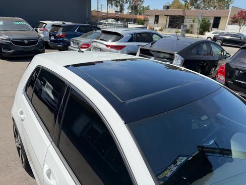 Used 2016 Volkswagen GTI SE w/ Lighting Package (SEL) FWD image 9