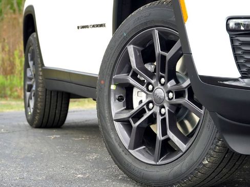 New 2025 Jeep Grand Cherokee L Limited image 4