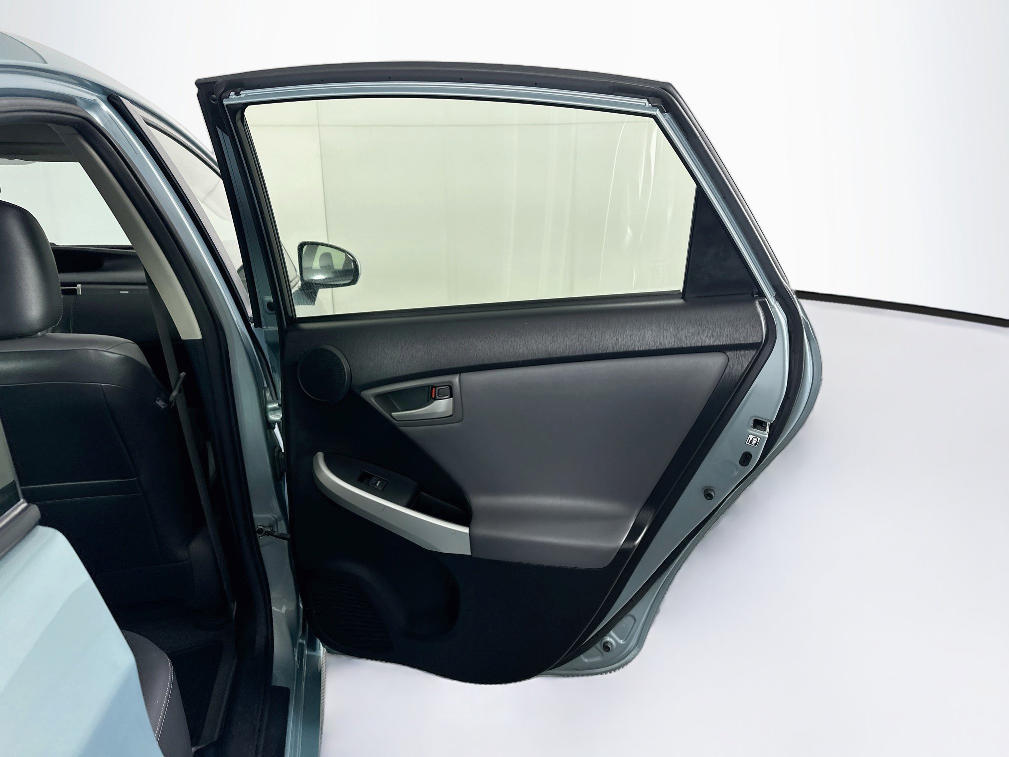 Used 2014 Toyota Prius Prime Advanced FWD image 29
