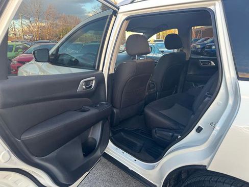 Used 2017 Nissan Pathfinder S image 14