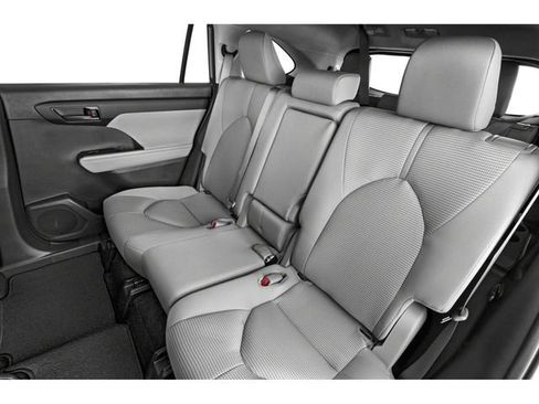 Used 2024 Toyota Highlander Limited AWD/4WD image 8